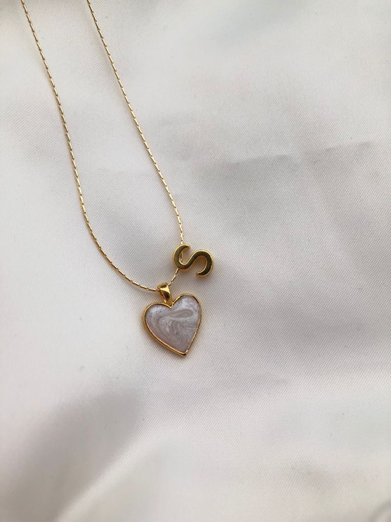 Sedef Kalpli Harf Kolye