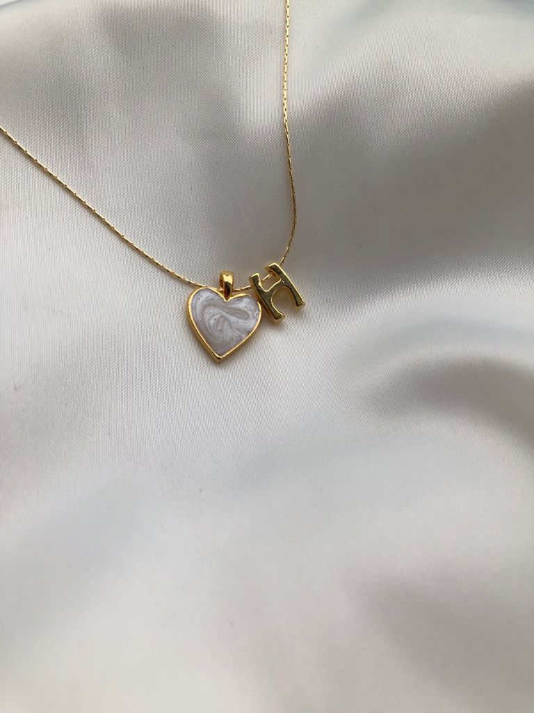 Sedef Kalpli Harf Kolye