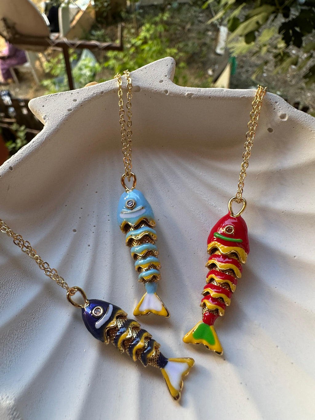 Çelik Renkli Oynar Balık Kolye