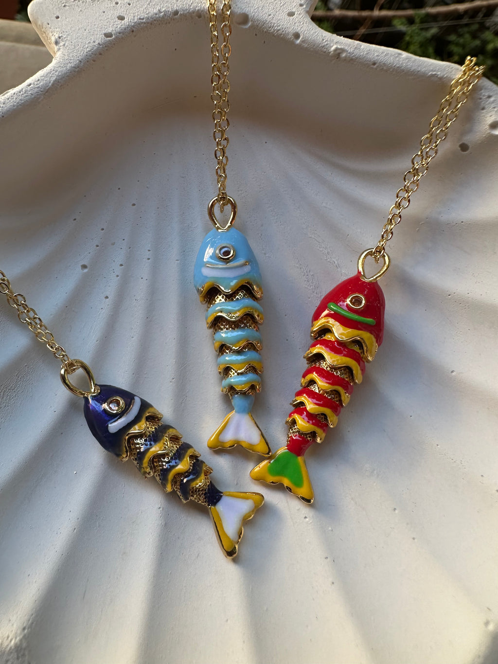 Çelik Renkli Oynar Balık Kolye