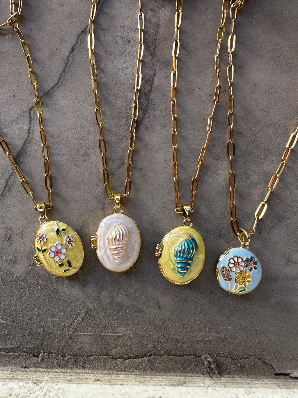 Çelik Kapaklı Kolyeler