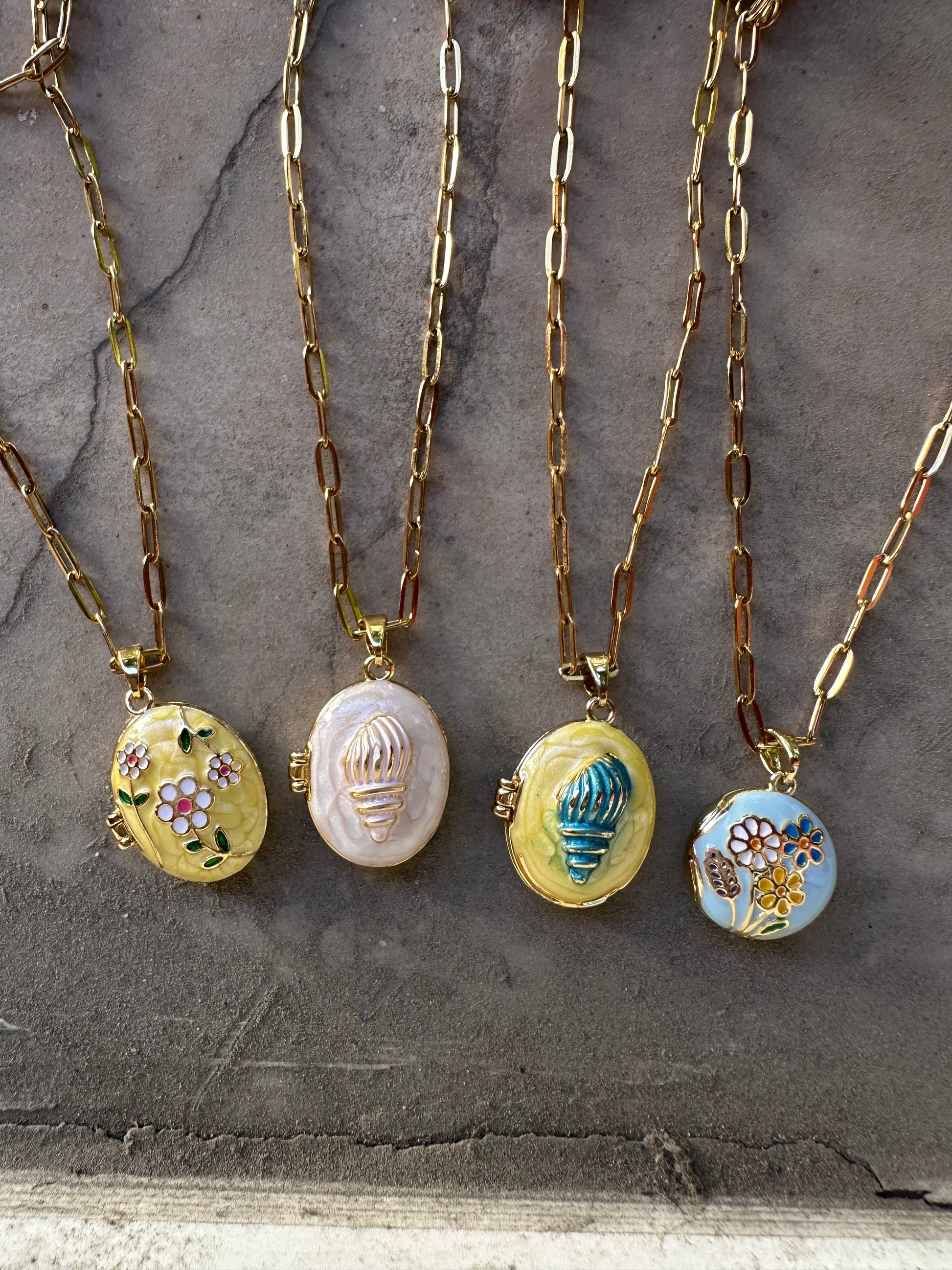 Çelik Kapaklı Kolyeler