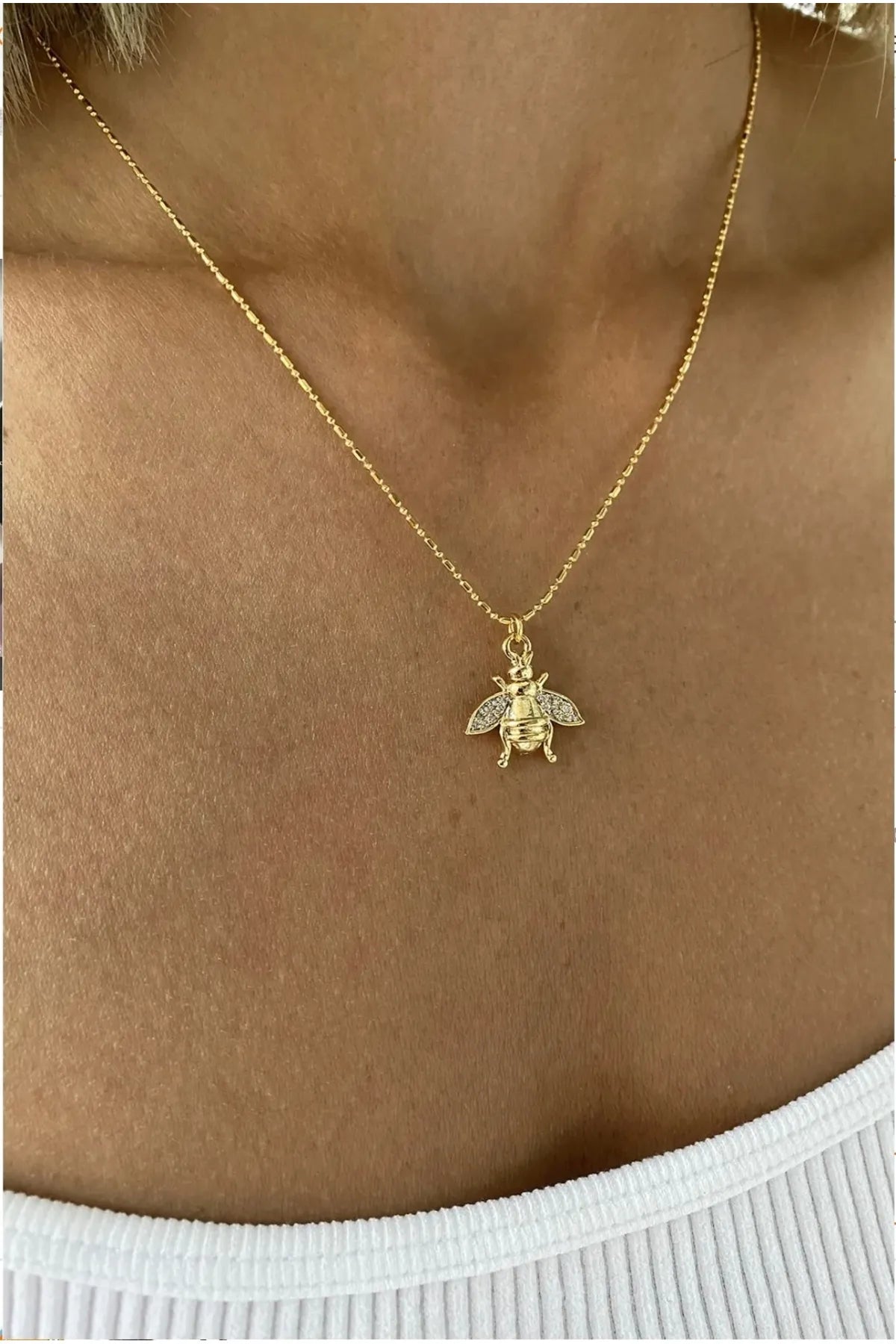 Zirkon Taşlı Arı Kolye