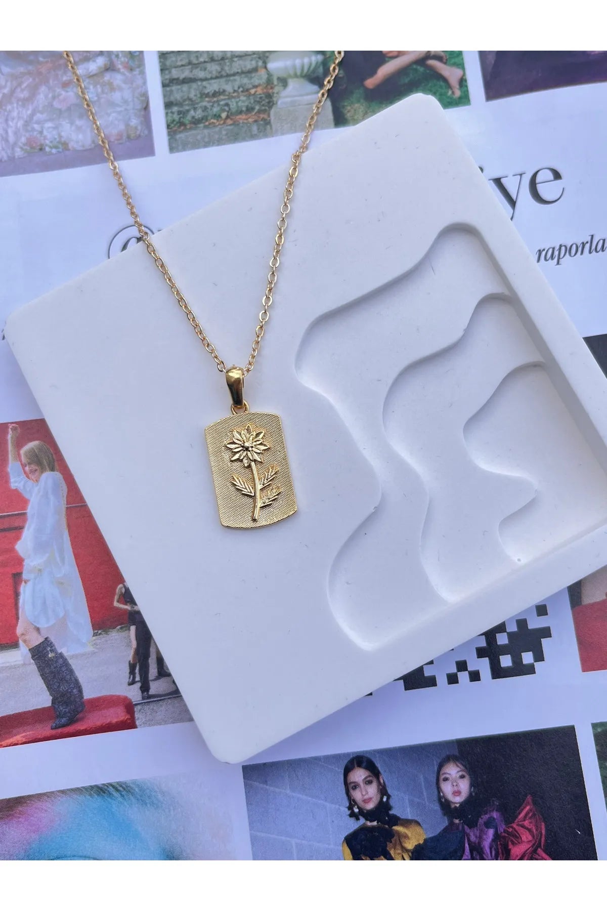 Çelik Zincirli Çiçek Kolye