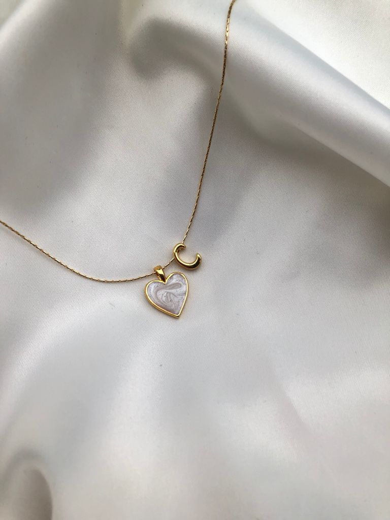 Sedef Kalpli Harf Kolye