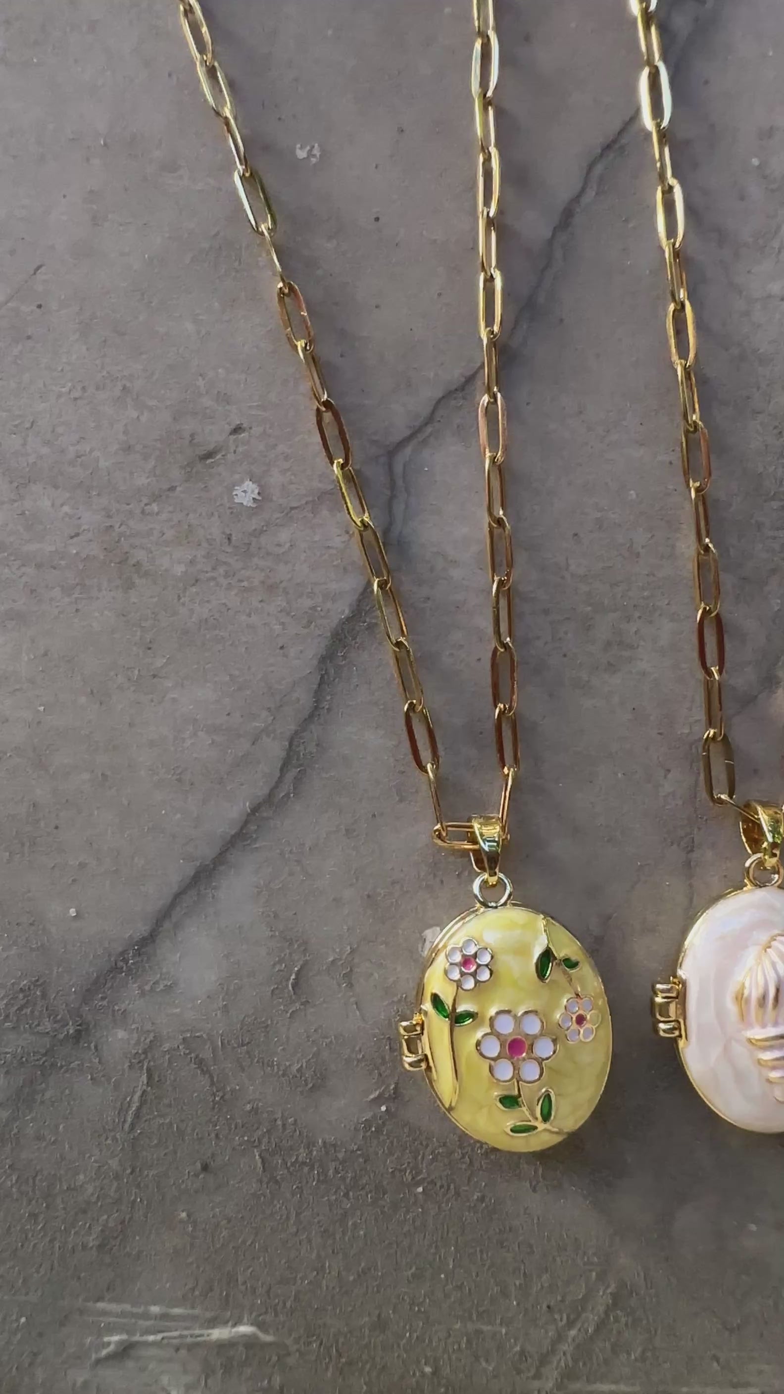 Çelik Kapaklı Kolyeler