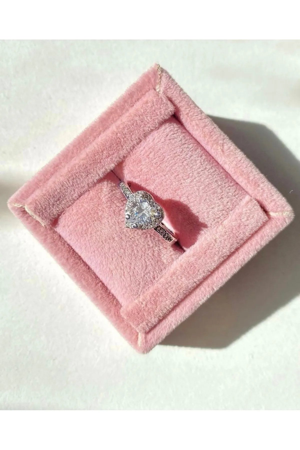 Taşlı Kalp Yüzük